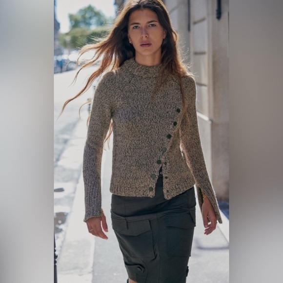 Zara Knit asymmetric bell sleeve Crewneck oatmeal Sweater Sz Medium - Picture 3 of 8